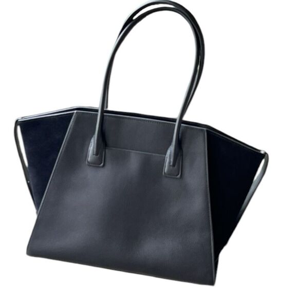 Avril Extra-Large Leather and Suede Tote Bag by Michaels Kors Black - Picture 2 of 6